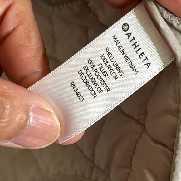 Athleta Women's Grandview PrimaLoft Quilted Shell Jacket Small Gorpcore Neutral - Picture 11 of 14